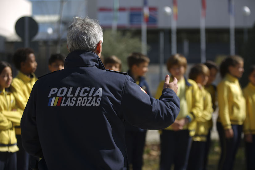 Agentes de la Policía Local de Las Rozas vigilarán las entradas y salidas de los colegios