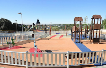 Los parques de La Dehesa y Playa de América estrenan zona de juegos