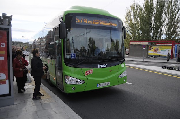 Aumenta la frecuencia de la línea de autobuses 574 que une Boadilla con Aluche
