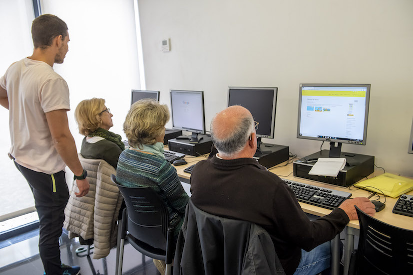 Pozuelo enseñará a sus mayores Internet y Redes Sociales el próximo curso
