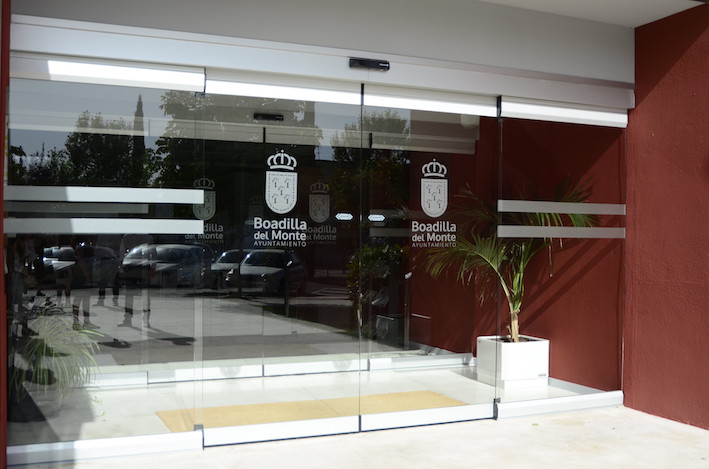Puertas automáticas para entrar sin tocar al Auditorio de Boadilla