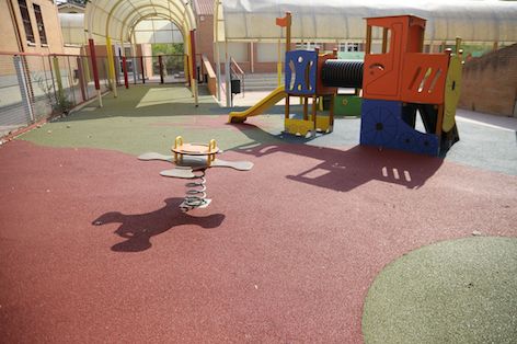 Suelo nuevo para el patio del CEIP José Bergamín de Boadilla