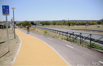 Mejora de la senda peatonal que cruza al puente de la M-513