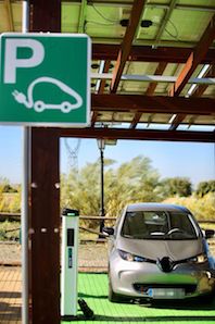 El punto de recarga híbrido e inteligente de vehículos eléctricos de Las Rozas premiado en los enerTIC Awards