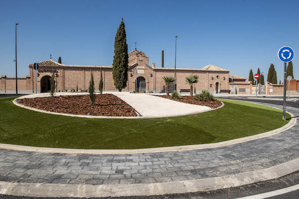 Finalizan las obras de acceso al cementerio